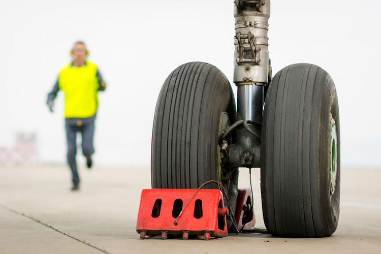 South African traveled from Africa to Britain hiding near the wheels of the plane